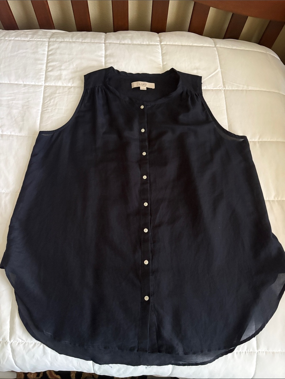 LOFT Navy Sleeveless Button-Down Blouse light sheer polyester M